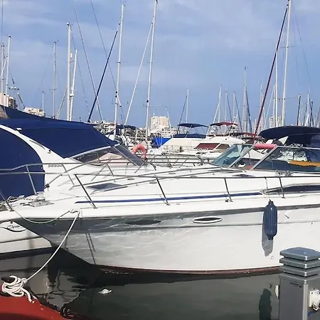 Adventure Harbour Lägenhet *